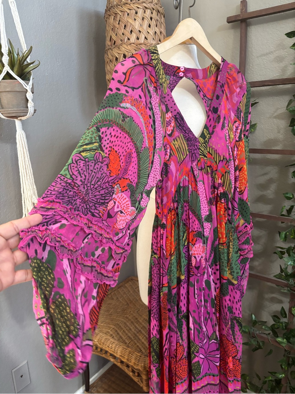 ▪️Farm Rio Long-Sleeve V-Neck Dress Pink Cool Leopards Maxi - Picture 10 of 16